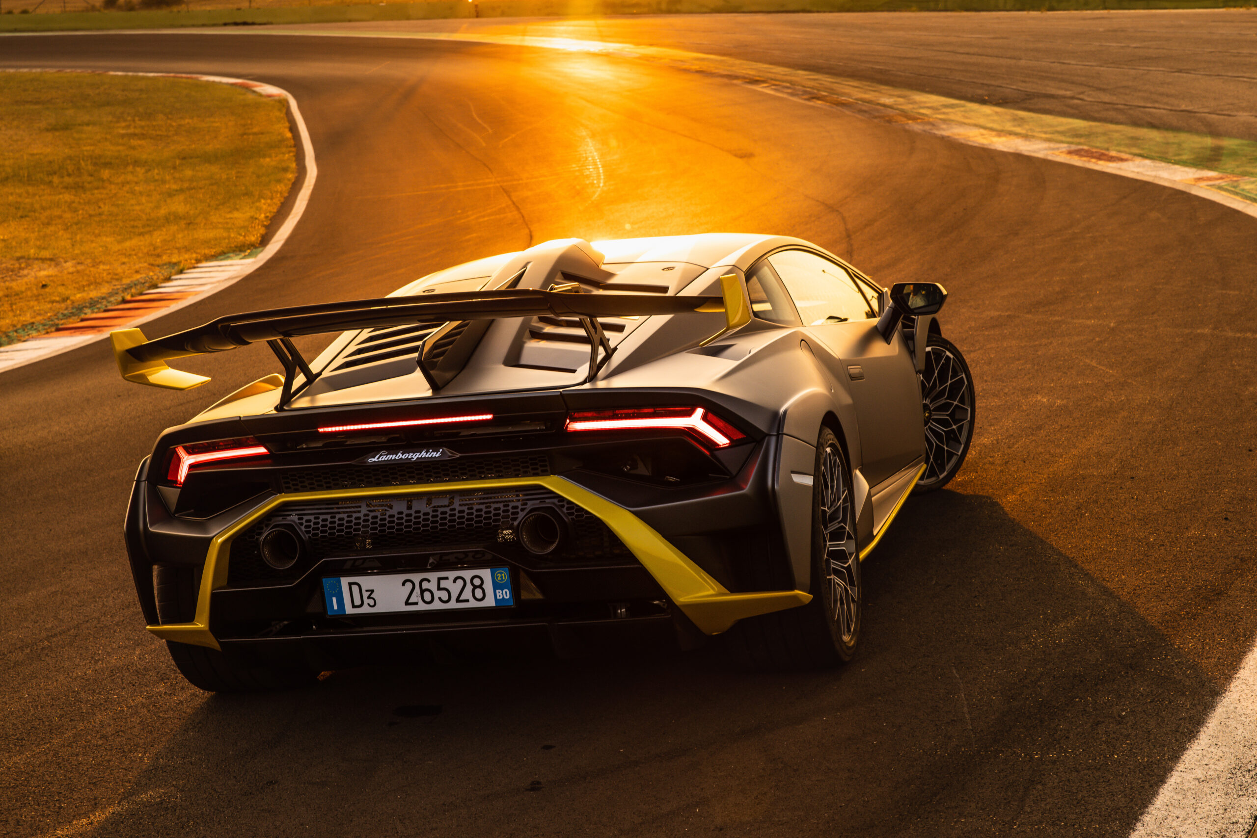 Lamborghini Huracán Sterrato / Super Trofeo (Traseira na Pista) 591151